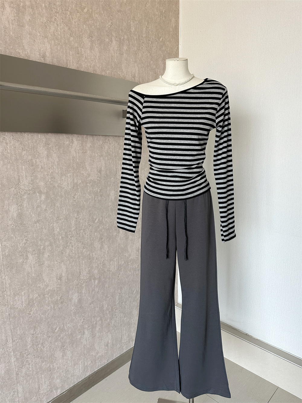 2026 Autumn New Relaxed Color Block Striped Long Sleeve One Shoulder Top and Stretch Pants Women Set - Image 2