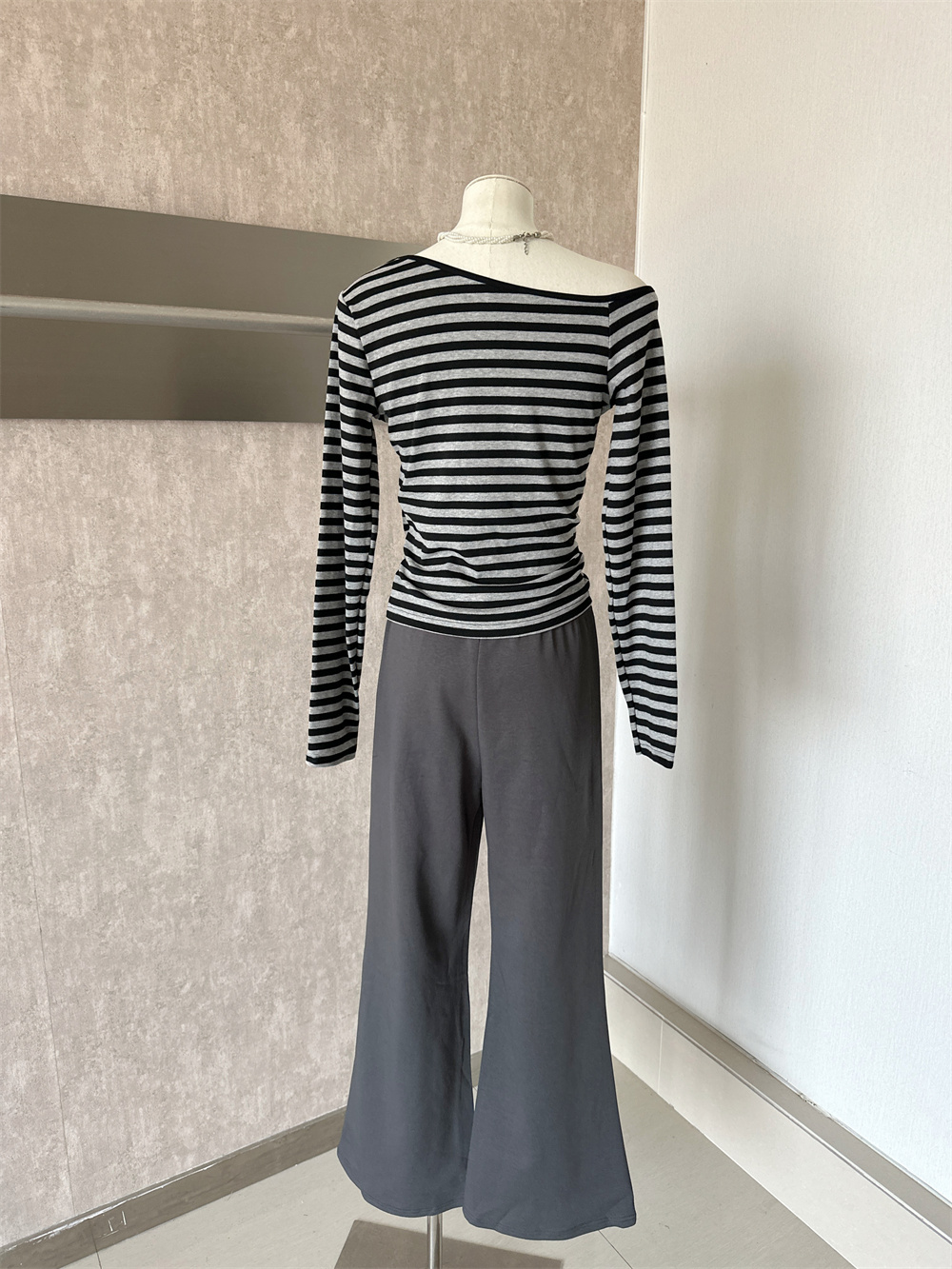 2026 Autumn New Relaxed Color Block Striped Long Sleeve One Shoulder Top and Stretch Pants Women Set - Image 4
