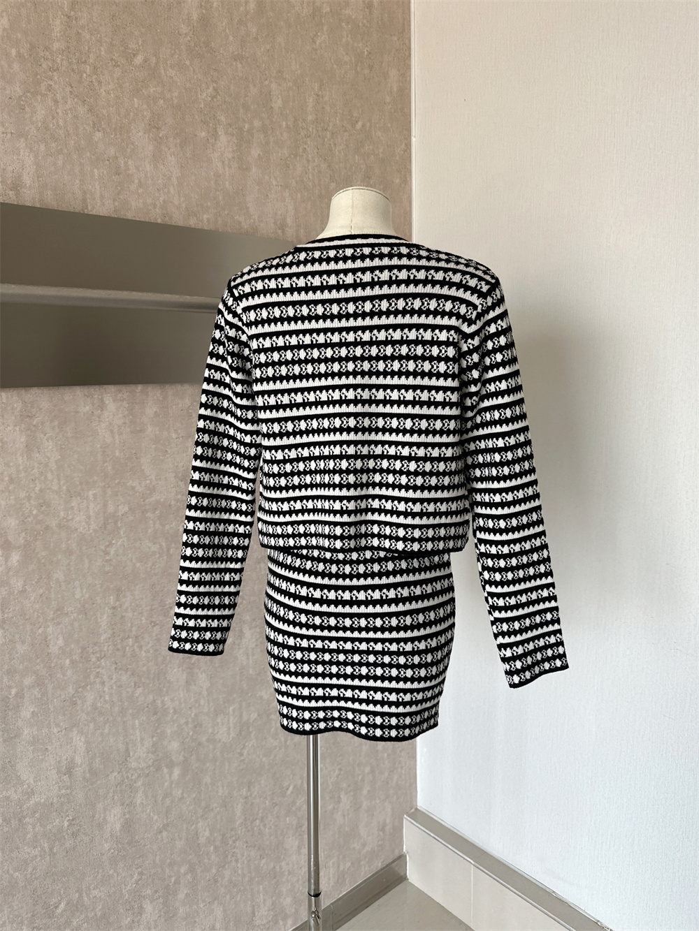 Early Autumn Contrast Stripe Knit Cardigan Long Sleeve Two Piece Set High Waist Bodycon Mini Skirt - Image 4