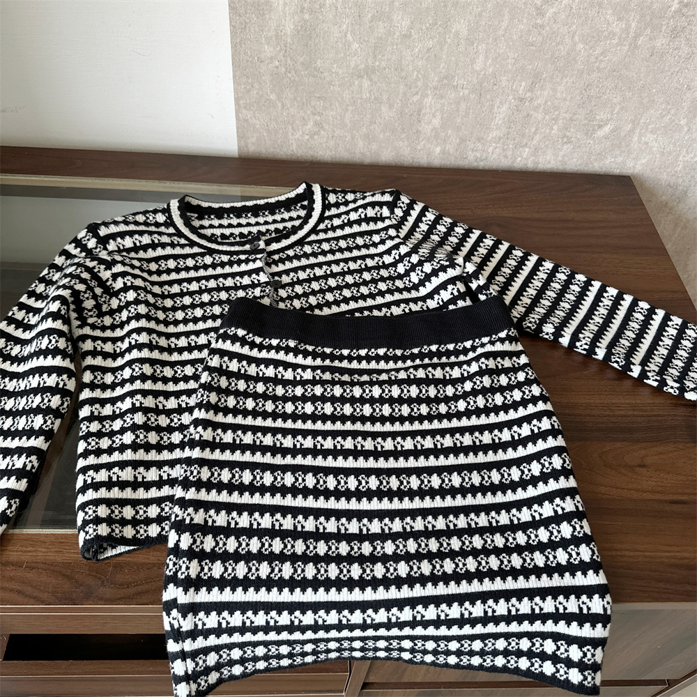 Early Autumn Contrast Stripe Knit Cardigan Long Sleeve Two Piece Set High Waist Bodycon Mini Skirt - Image 5